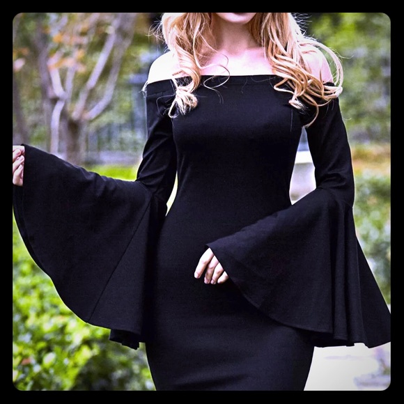 Dresses & Skirts - 🎊Host Pick: 10/11 & 10/31/18🍾 Bell Sleeve Dress